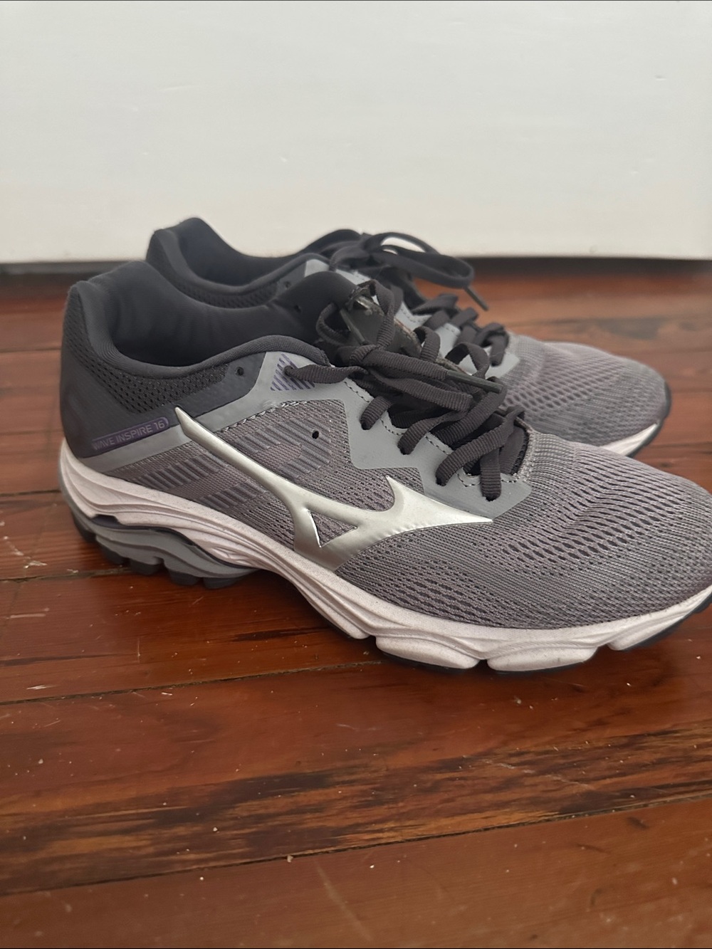 Mizuno Gray Athletic Running Sneakers with Silver Logos